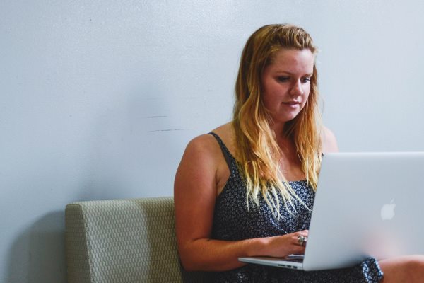 Bachelor of Applied Information Technology-Waikato Institute of Technology(WINTEC)-a-girl-on-laptop-optimized-f