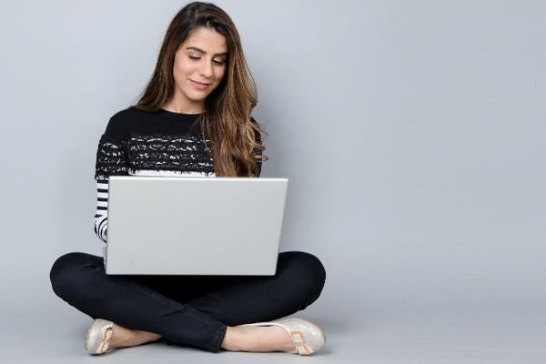 Bachelor of Computing Systems (EIT) a lady with laptop-optimized